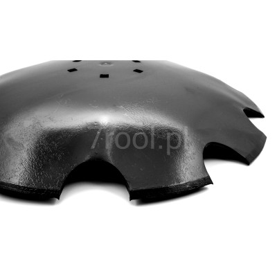 Talerz fi 560 mm 6-otworowy uzębiony z walcowanymi krawędziami