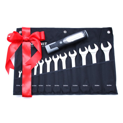 Prezent dla mężczyzny - zestaw kluczy z akumulatorową latarką LED