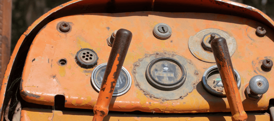 Kontrolka ładowania świeci w Ursusie C330 — sygnał uszkodzonego alternatora lub prądnicy